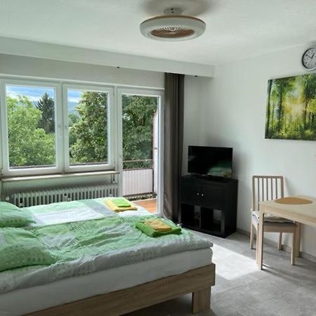 Ruhiges Und Klimatisiertes Apartment シュトゥットガルト エクステリア 写真