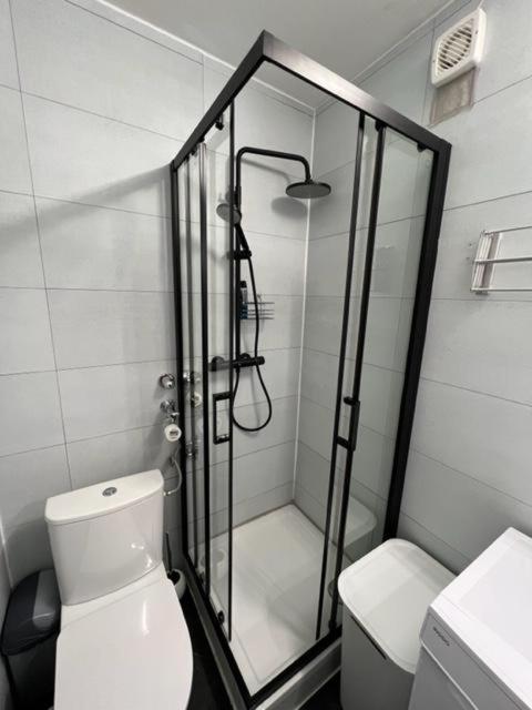 Ruhiges Und Klimatisiertes Apartment シュトゥットガルト エクステリア 写真