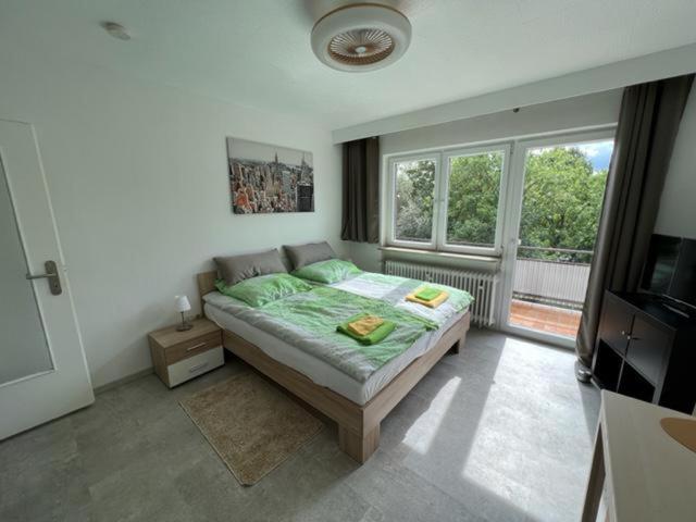 Ruhiges Und Klimatisiertes Apartment シュトゥットガルト エクステリア 写真